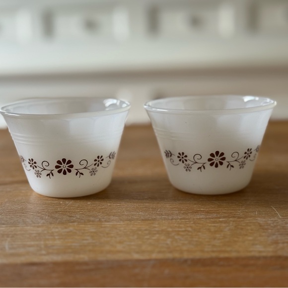 Vintage Dynaware Pyr-O-Rey Milk Glass Custard Bowls - Picture 1 of 3
